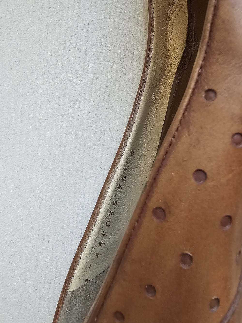 Gucci Vintage Tan Leather Pointed-Toe Kitten Heels with Gold Logo - Picture 4 of 14